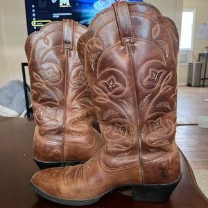 Ariat 9.5B cowboy boots